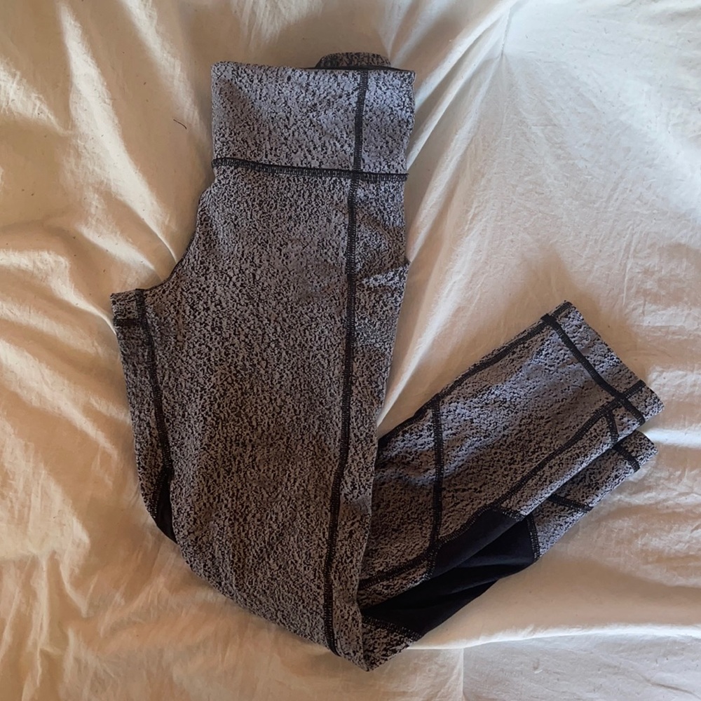 Lululemon Black White Speckled  High Rise Mesh 7/8